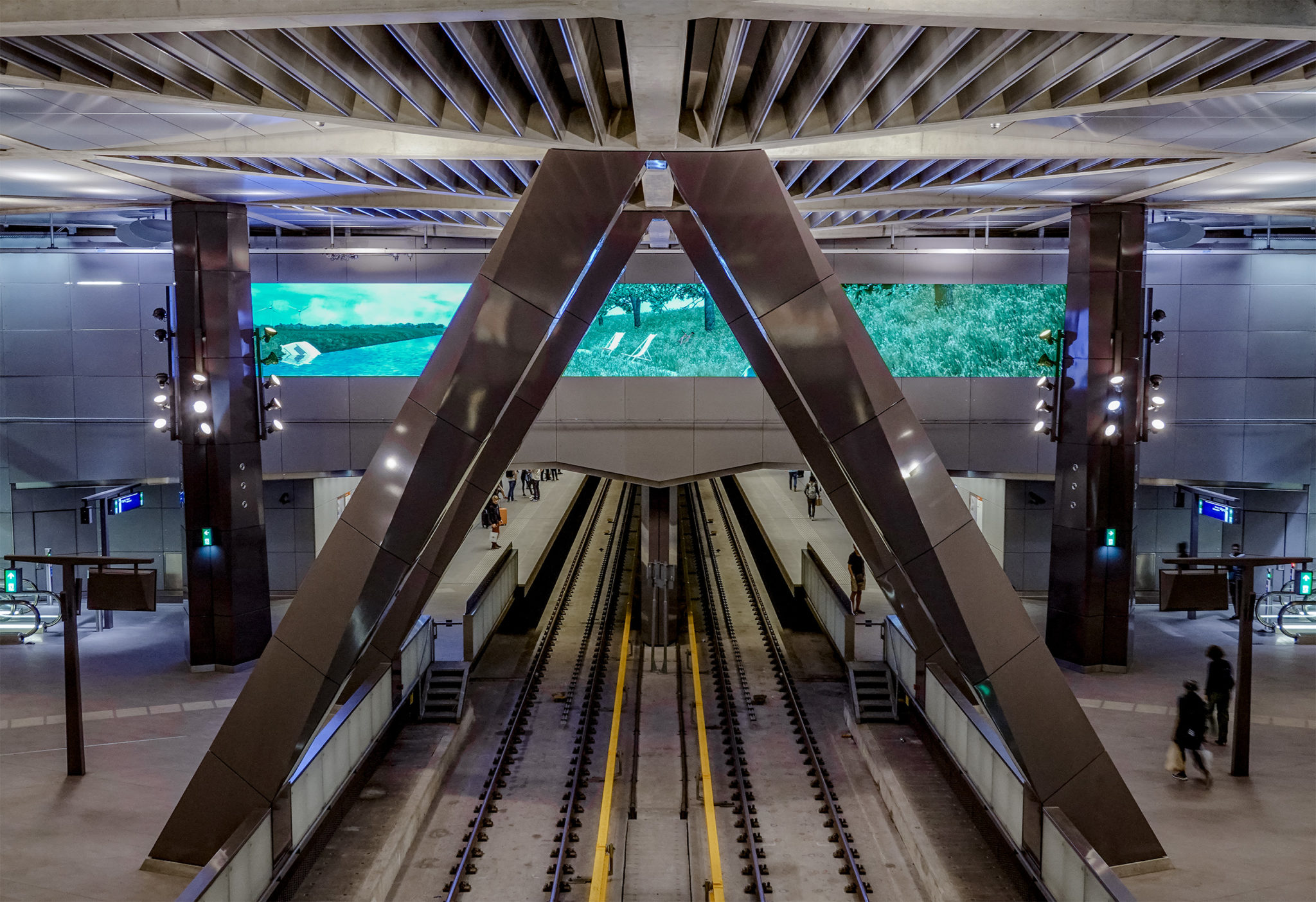 Industrielicht-Amsterdam-CS-Noord-zuidlijn-architectureale-verlichtingsoplossingen-SILL