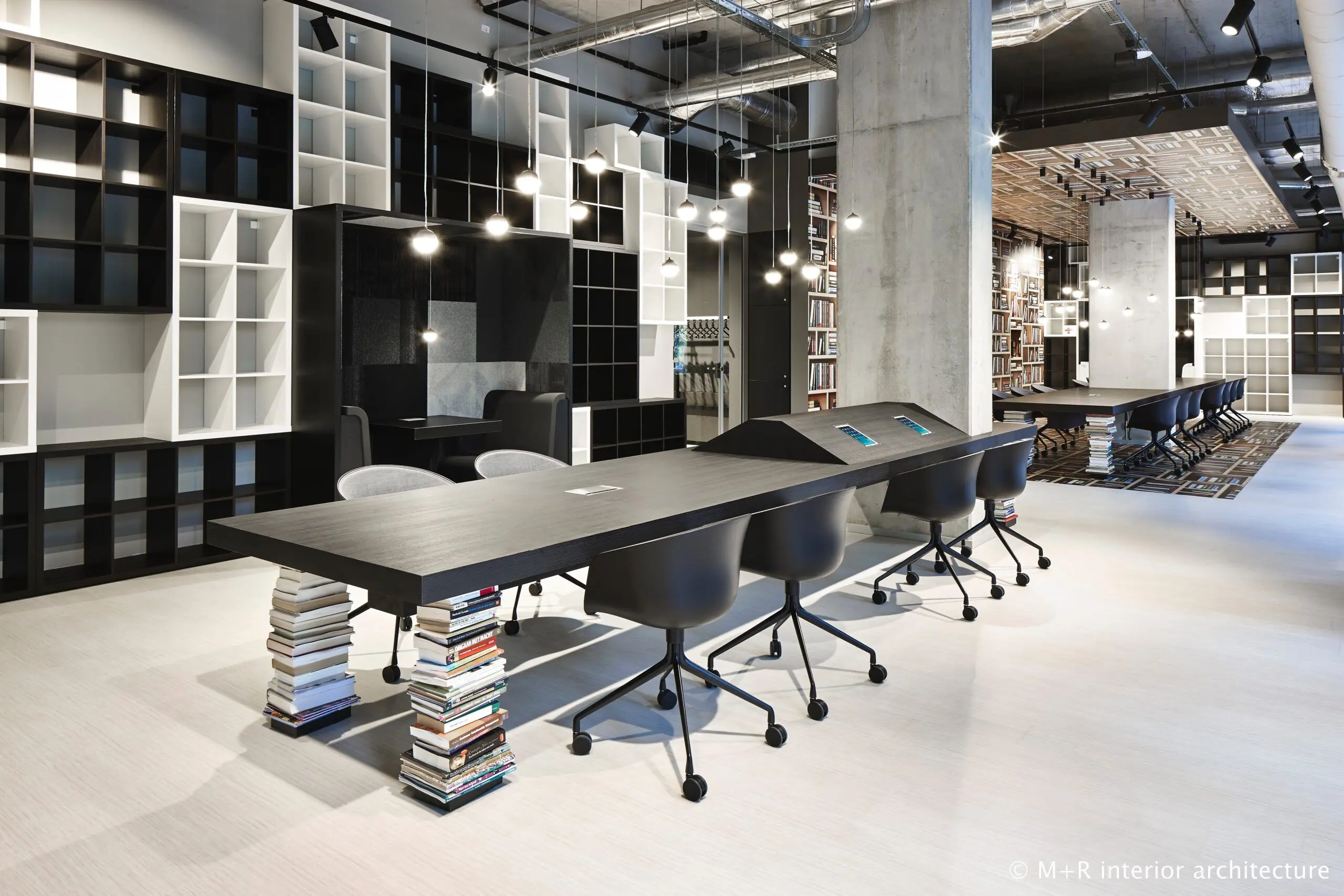 ILGE bookstore en flex space Amsterdam