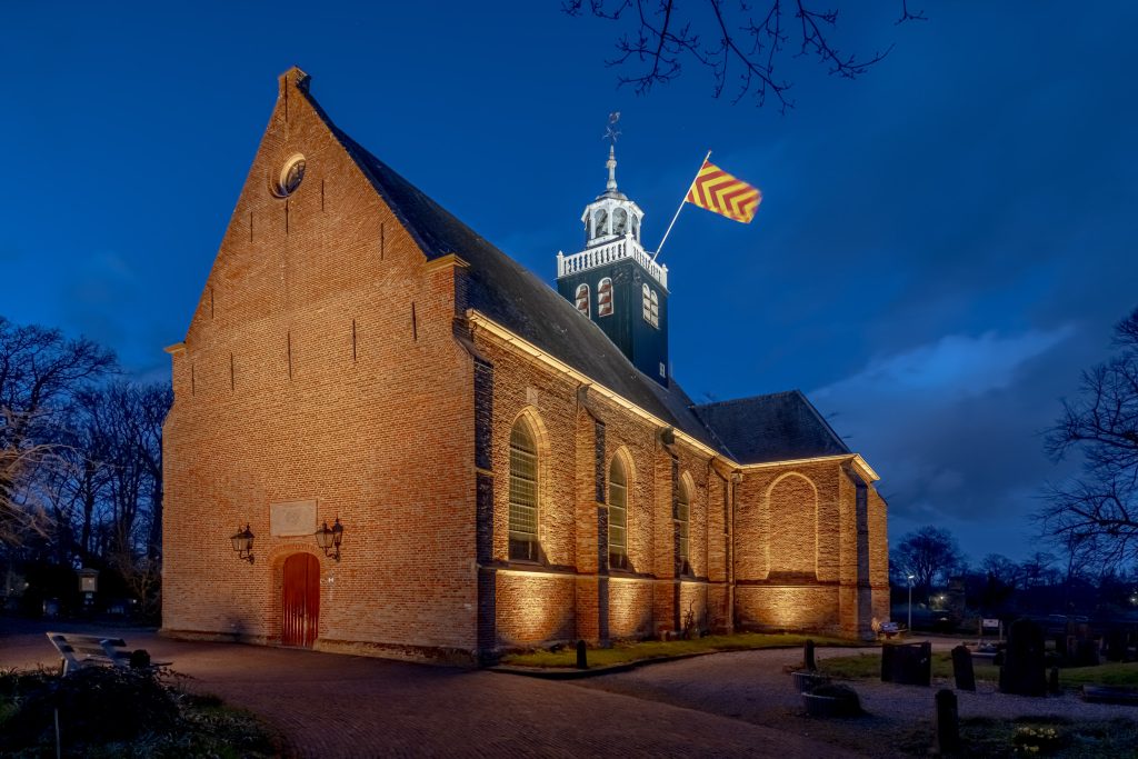 Achteraanzicht verlichte Slotkapel Egmond
