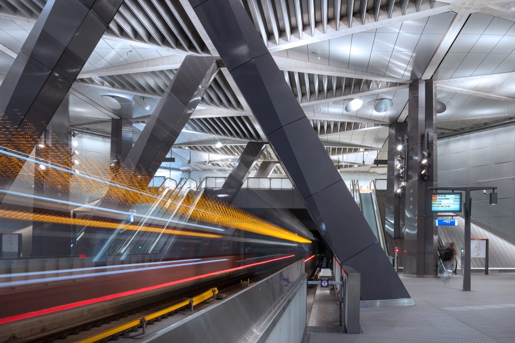 de nieuwe verlichting op de Noord-Zuidlijn