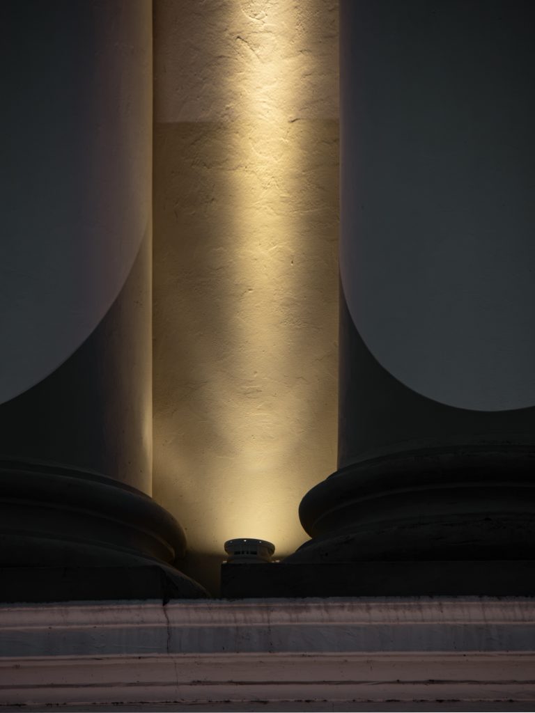 zuil illuminatie Basiliek Oudenbosch